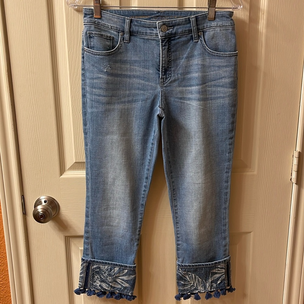 NWOT Chico’s Girlfriend slim leg crop